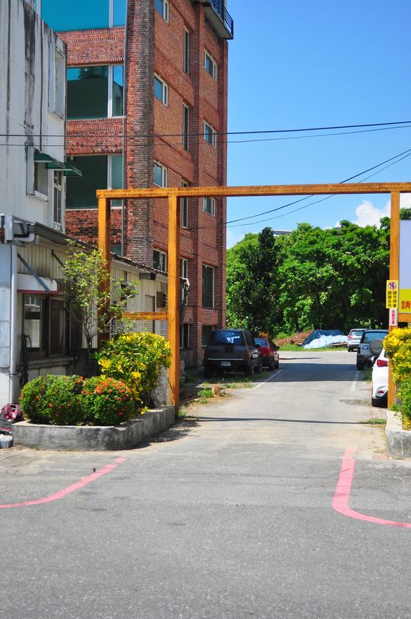 Fly House Backpacker Guesthouse Hualien City Exterior photo